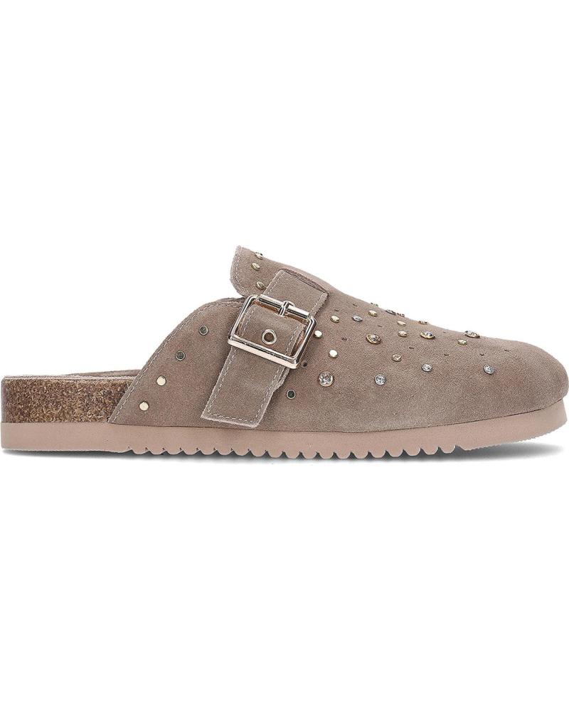 CARMELA ZUECO CARMELA CON HEBILLA Y DETALLE DE TACHUELAS TAUPE