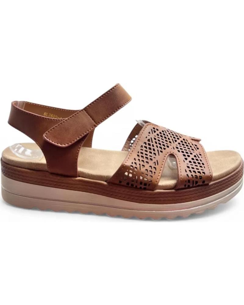 TIMBOS SANDALIA PLATAFORMA CON AJUSTE DE VELCRO Y DETALLE CALADO MARRóN