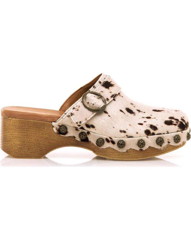 MTNG ZUECOS CON HEBILLA Y ACABADO EFECTO PELO BLANCO