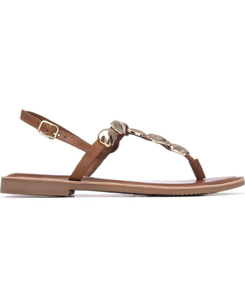 CARMELA SANDALIA PLANA CARMELA 163293 CON DETALLE DE ESLABONES CAMEL