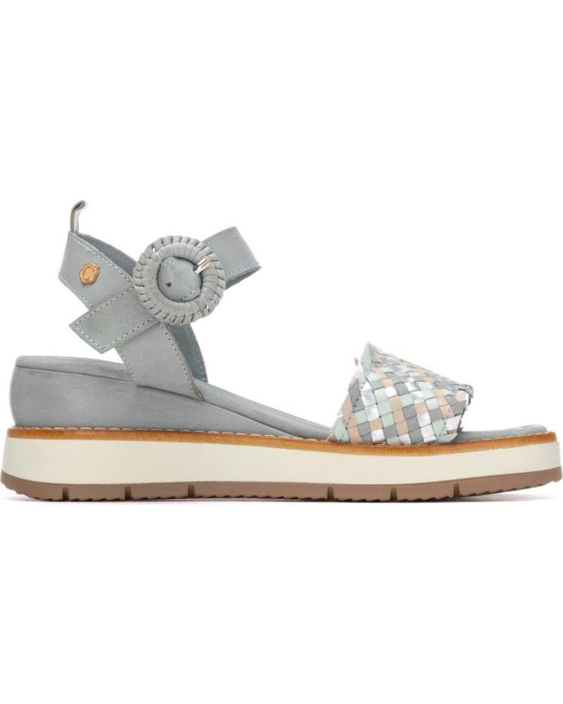 CARMELA SANDALIA DE PLATAFORMA CARMELA 163155 CON DETALLES METÁLICOS JEANS