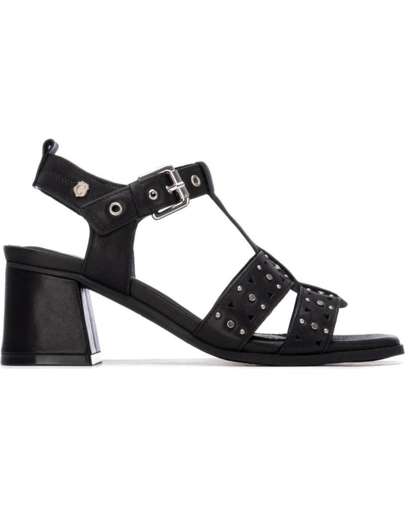 CARMELA SANDALIA DE TACÓN CON TACHUELAS Y PULSERA NEGRO