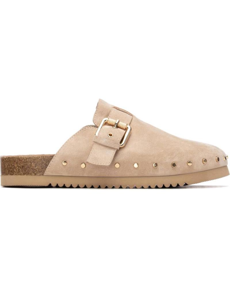 CARMELA ZUECOS CARMELA CON HEBILLA Y DETALLE DE TACHUELAS BEIGE