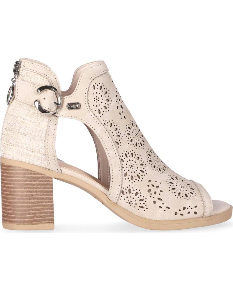 CHIKA10 SANDALIA ROSALINDA CON CALADOS Y TACÓN BLOQUE BEIG-BEIGE