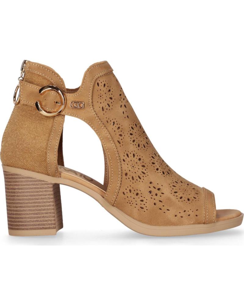 CHIKA10 SANDALIA BOTÍN TROQUELADA CON HEBILLA Y TACÓN BLOQUE CUERO-TAN