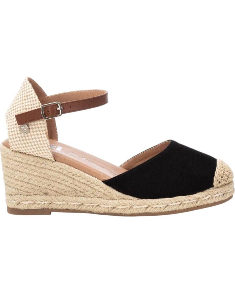 XTI SANDALIA DE CUÑA CON CIERRE DE HEBILLA XTI 140746 NEGRO