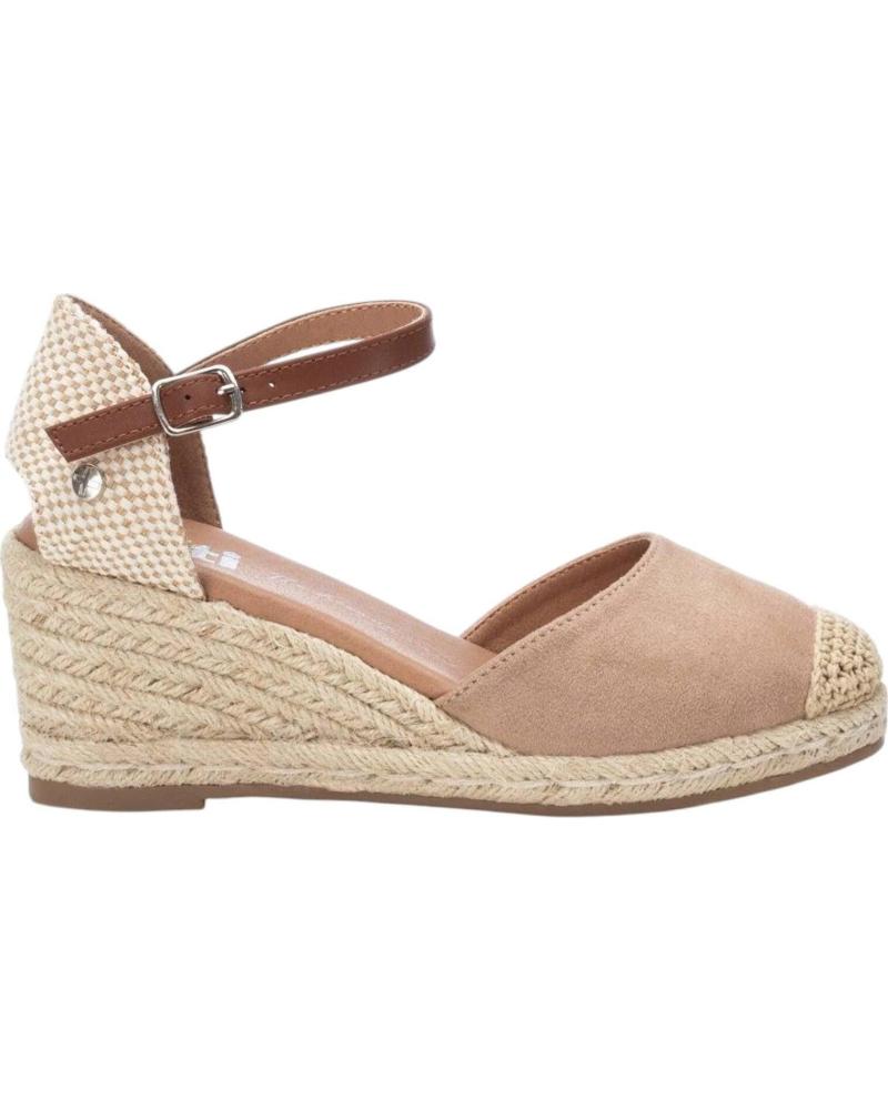 XTI SANDALIA DE CUÑA CON CIERRE DE HEBILLA BEIGE