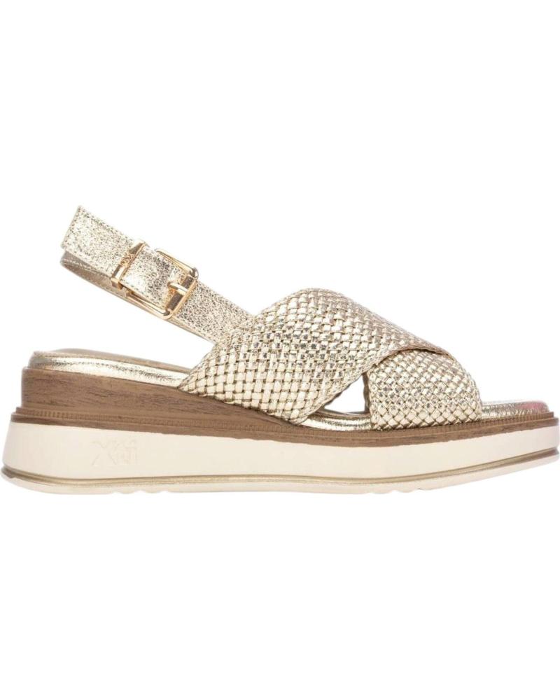 XTI SANDALIA PLATAFORMA CON TIRAS CRUZADAS XTI 145252 ORO