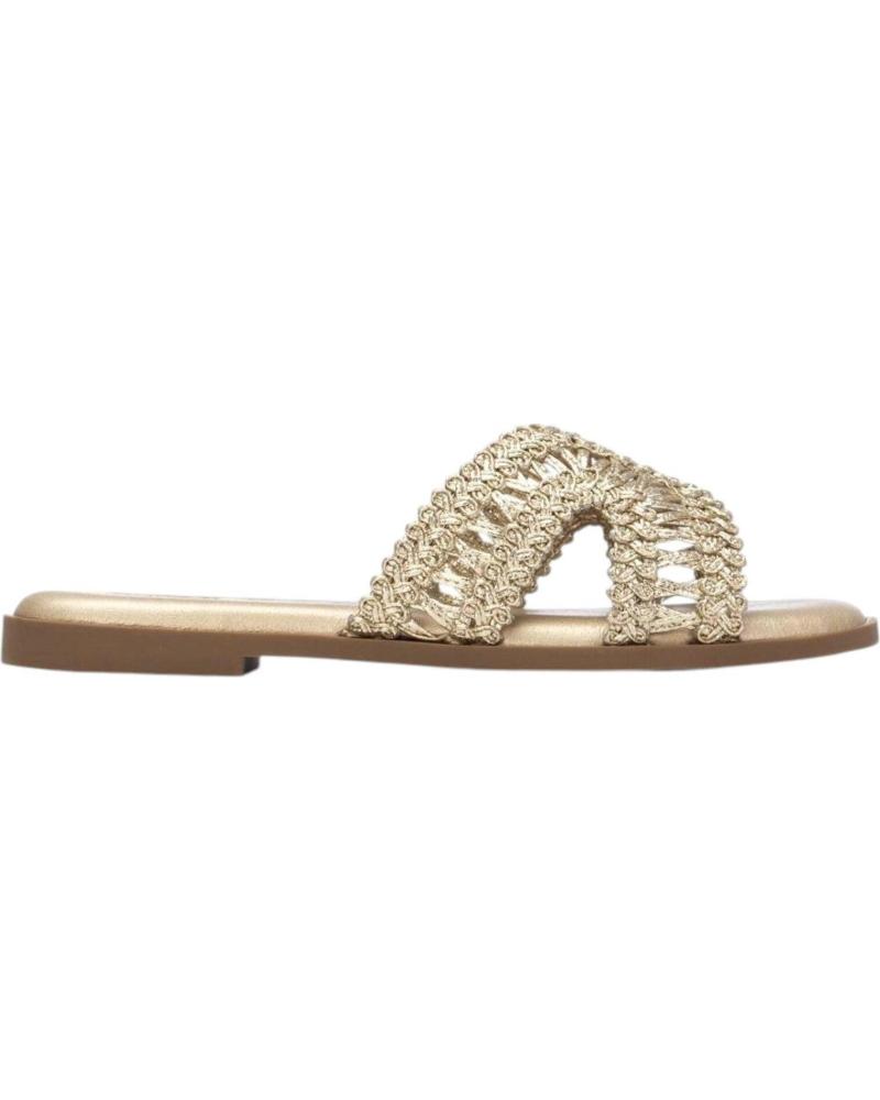 XTI SANDALIA PLANA CON TIRAS ENTRECRUZADAS Y DETALLES TRENZADOS ORO