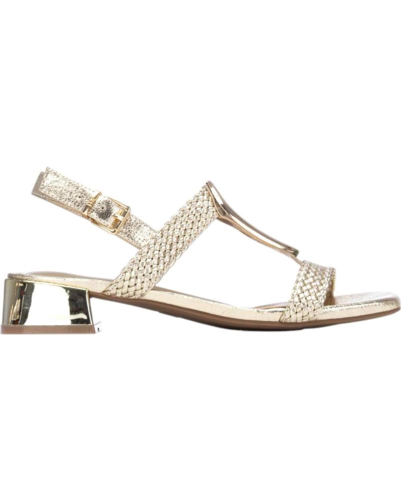 XTI SANDALIA DE TACÓN BLOQUE CON DETALLE DE HEBILLA GRANDE ORO