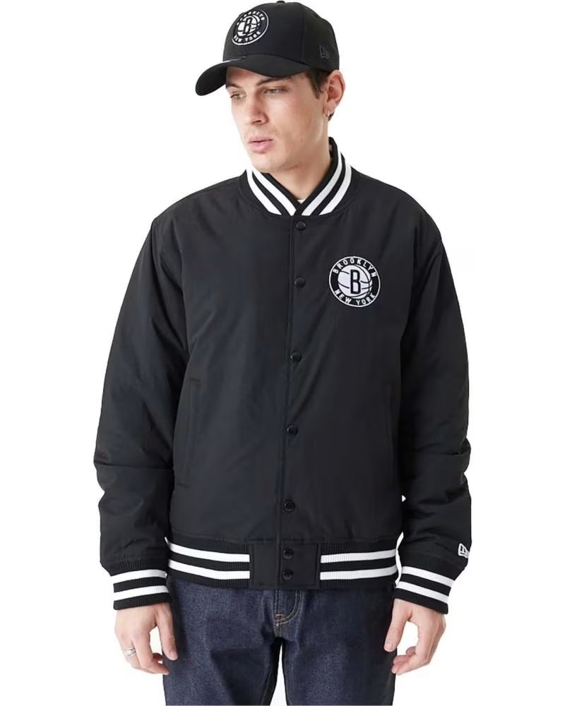 Chaqueta New Era Brooklyn Nets Estilo Varsity Negro