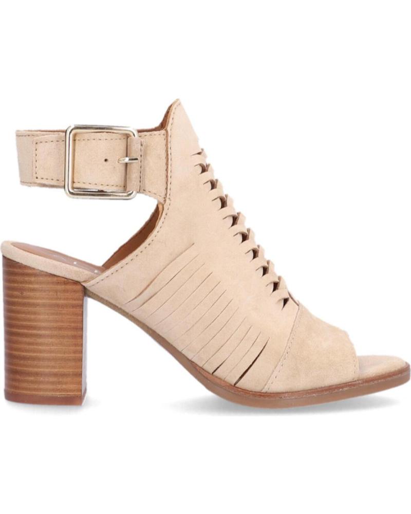 SANDALIAS ALPE 2160 11 08 BABY SILK CON TACÓN Y DETALLES PERFORADOS ARENA ARENA